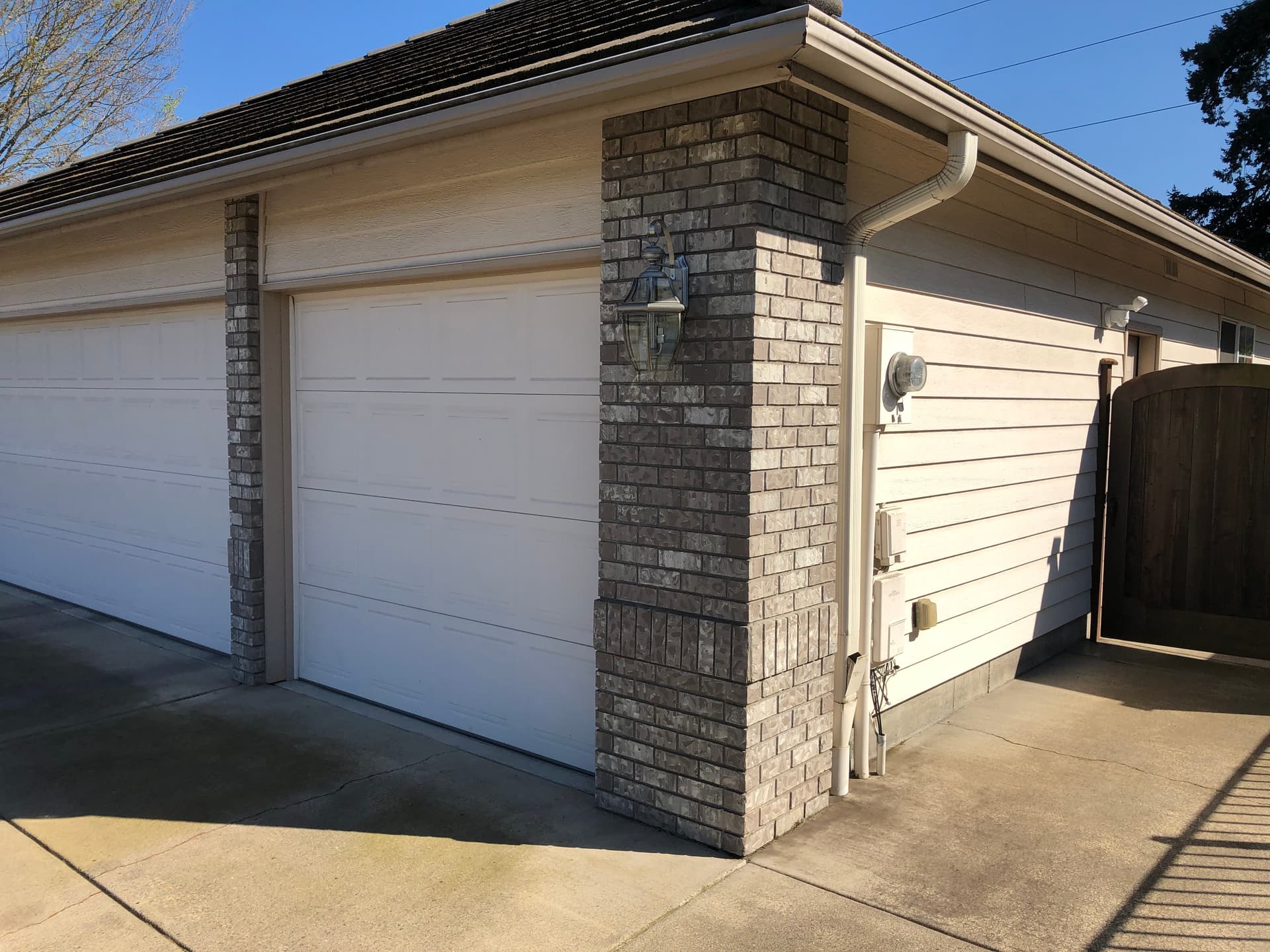 Interior Painting project in Eugene, OR. Beautiful interior color transformation.
